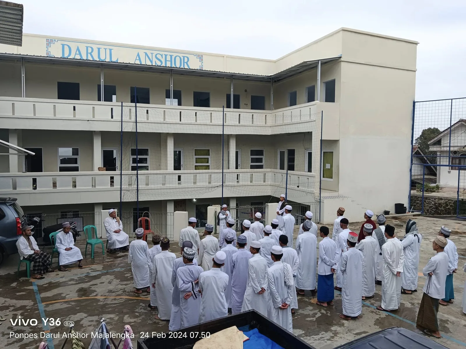 Kegiatan santri Pondok Pesantren Darul Anshor